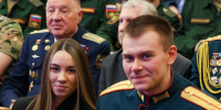 В Подольске боец СВО сделал предложение девушке во время награждения на концерте - Regions.Ru